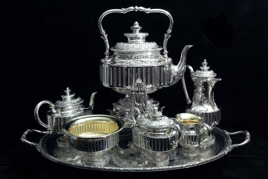 The Small Investor Advantage in Antique Investments