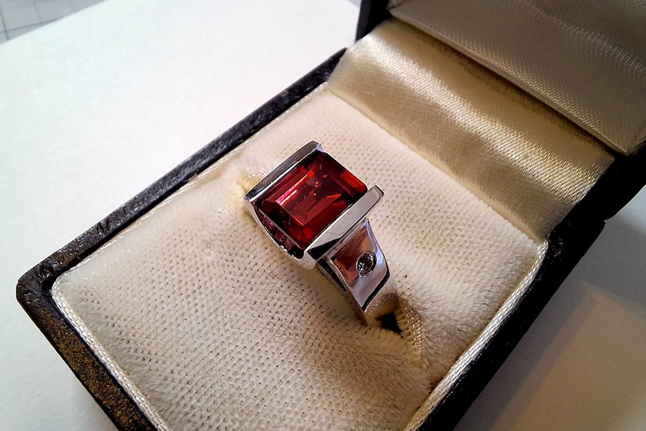 Collecting Antique Jewelry for Profit